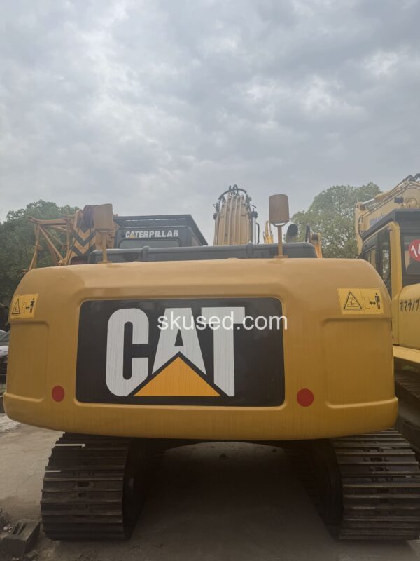 CAT320DL BACKSIDE WITH LOGO