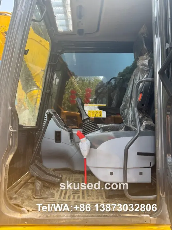 Used Komatsu PC130 Excavator Driver Room