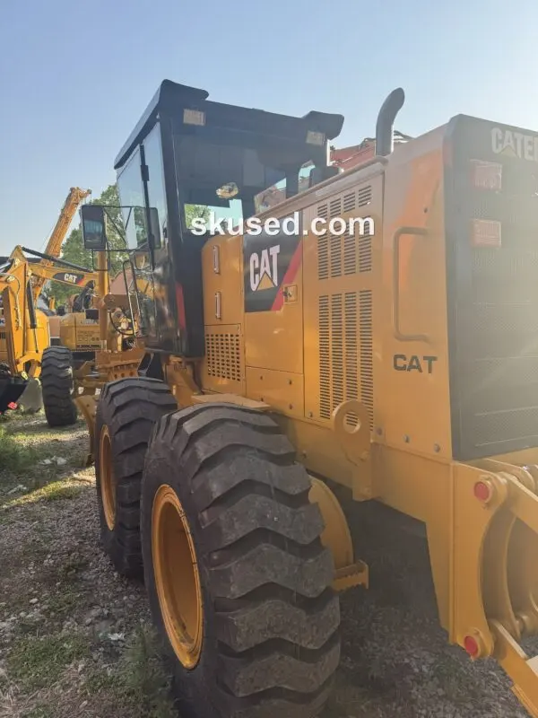CAT-140H-grader-back