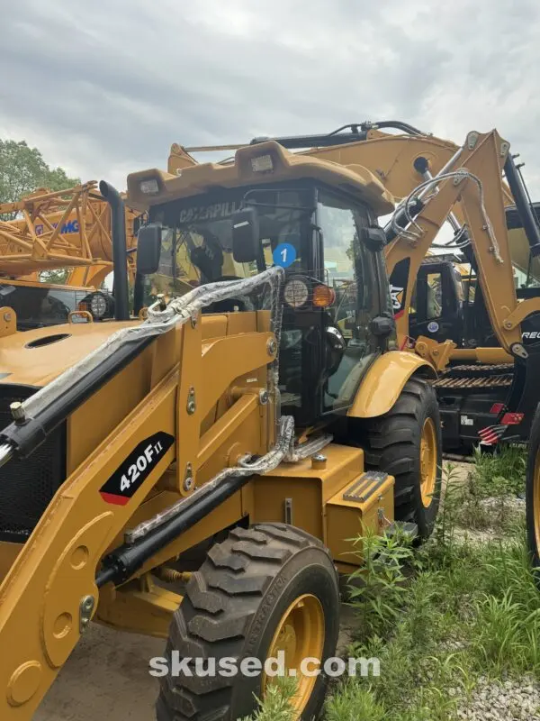 CAT-420F-BACKHOELOADER-left