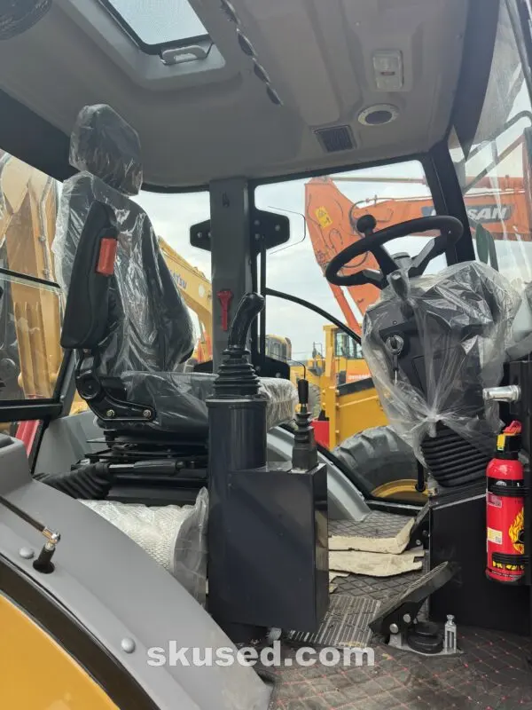 CAT-420F-BACKHOELOADER-driver