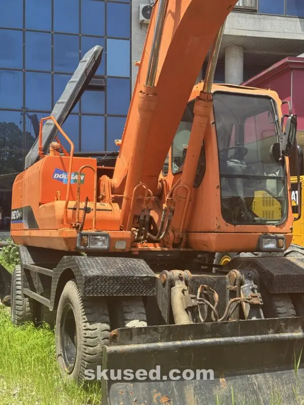 DOOSAN-DH210W-7-WHEELEXCAVATOR-front