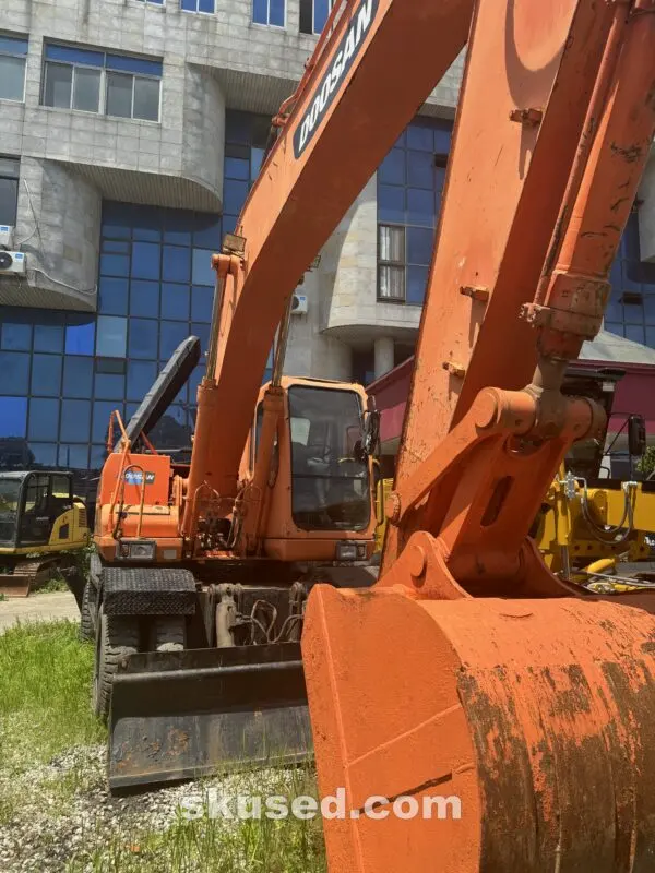DOOSAN-DH210W-7-WHEELEXCAVATOR-front