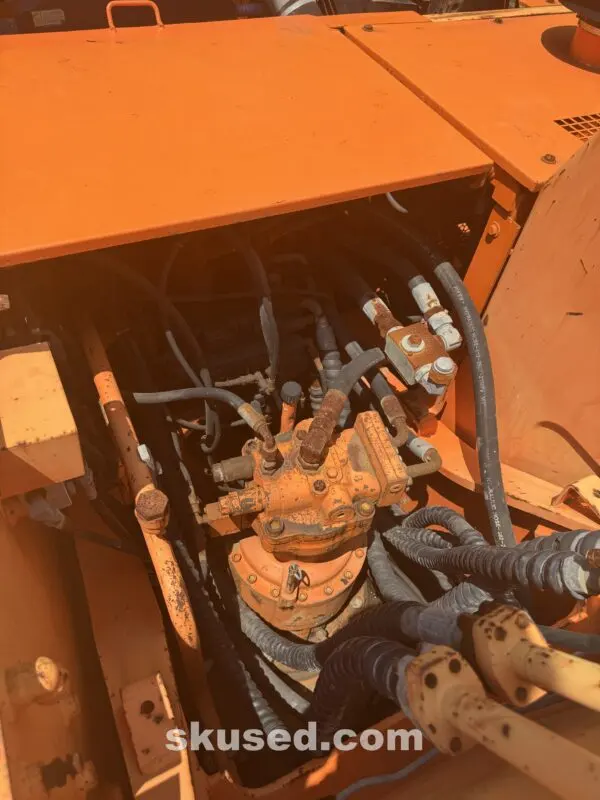 DOOSAN-DH210W-7-WHEELEXCAVATOR-motor
