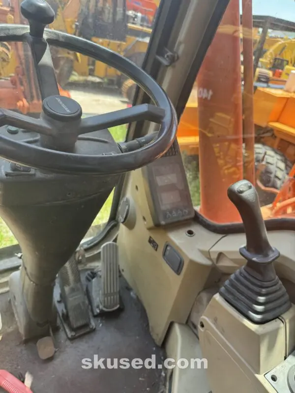 DOOSAN-DH210W-7-WHEELEXCAVATOR-driver-room