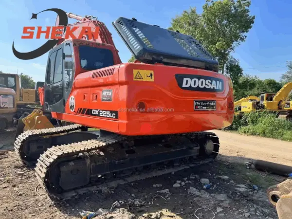 Used DOOSAN DX225 Excavator-back