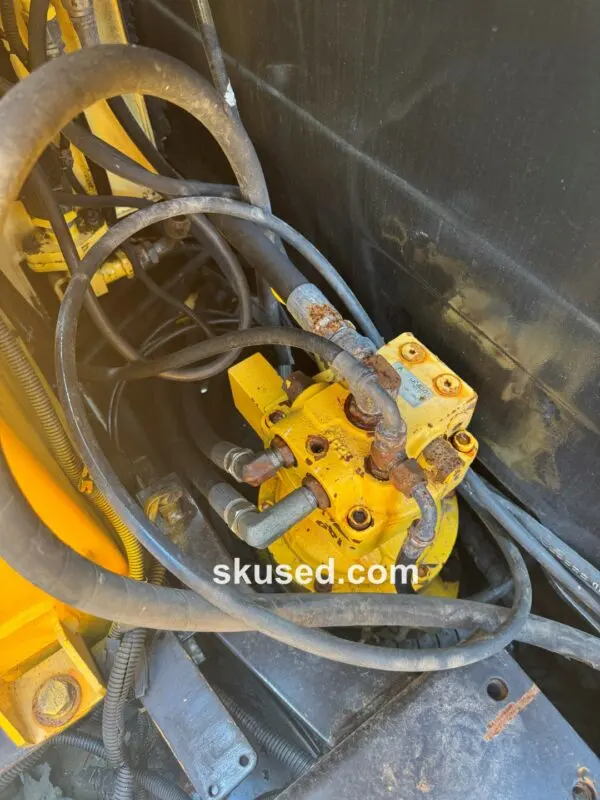 HYUNDAI-60-WHEELEXCAVATOR-motor