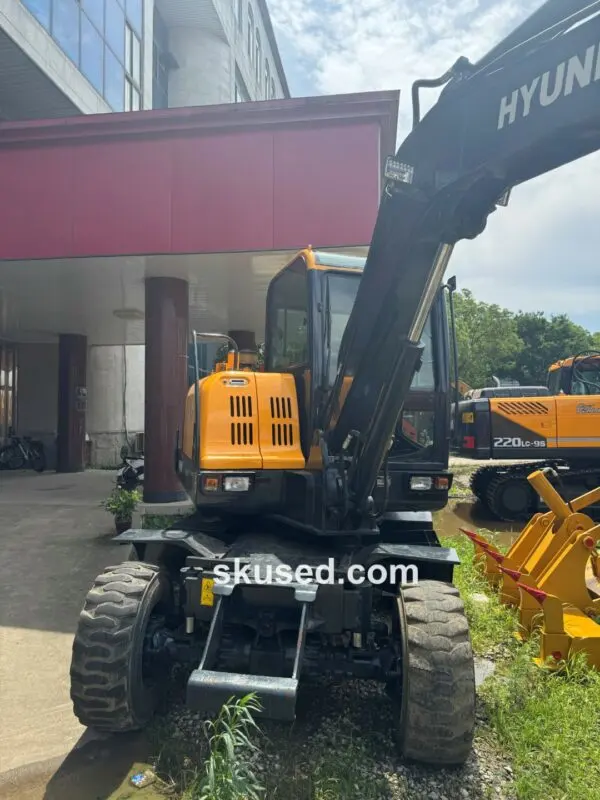 HYUNDAI-60-WHEELEXCAVATOR