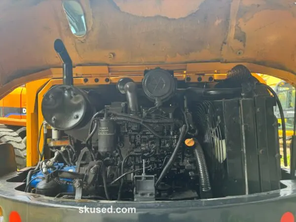 HYUNDAI-60-WHEELEXCAVATOR-engine