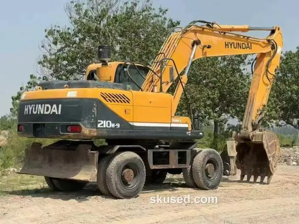 used-210-9w-wheelexcavator-right