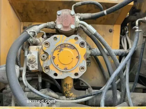 Hyundai-150W-7-WheelExcavator-PUMP