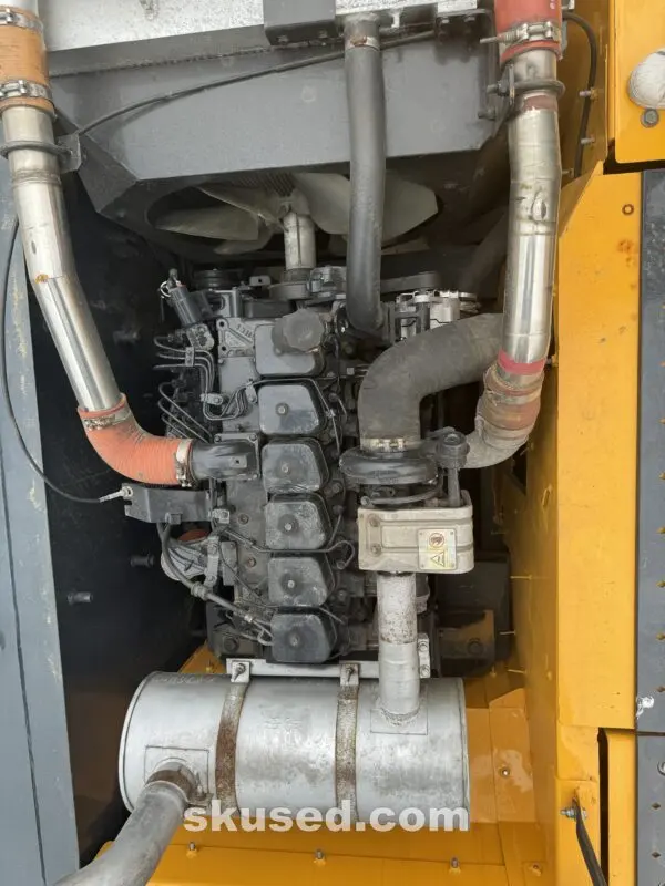 Hyundai-220LC-9S-EXCAVATOR-engine
