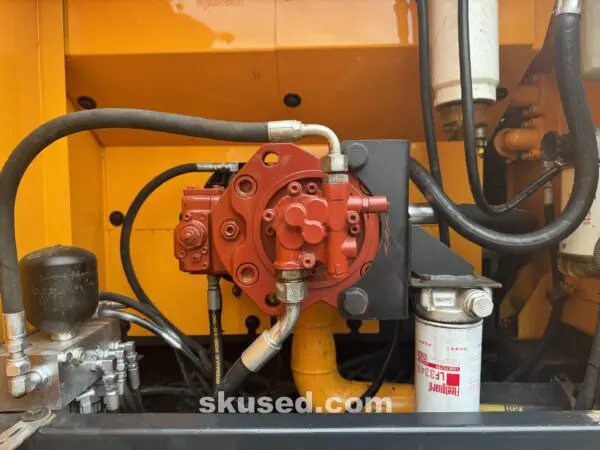 Hyundai-220LC-9S-EXCAVATOR-pump