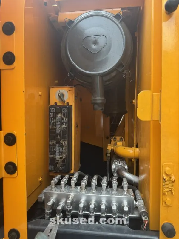 Hyundai-220LC-9S-EXCAVATOR-detail