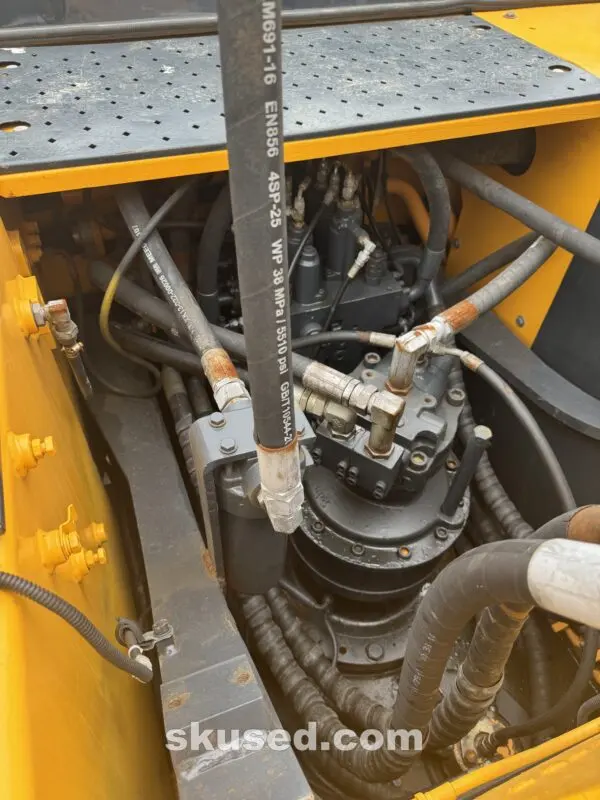 Hyundai-220LC-9S-EXCAVATOR-motor