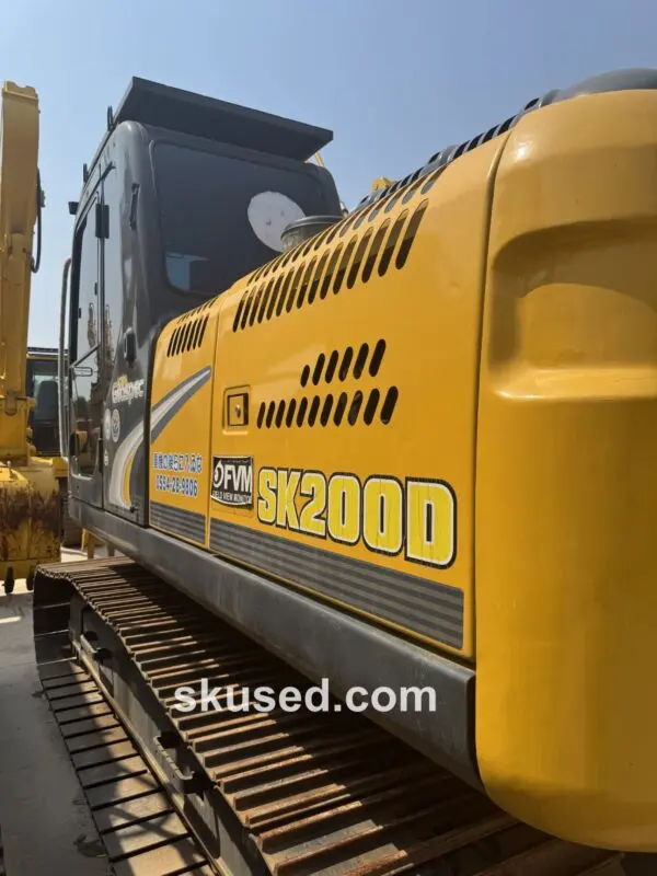Kobelco-SK200D-Excavator-LEFT