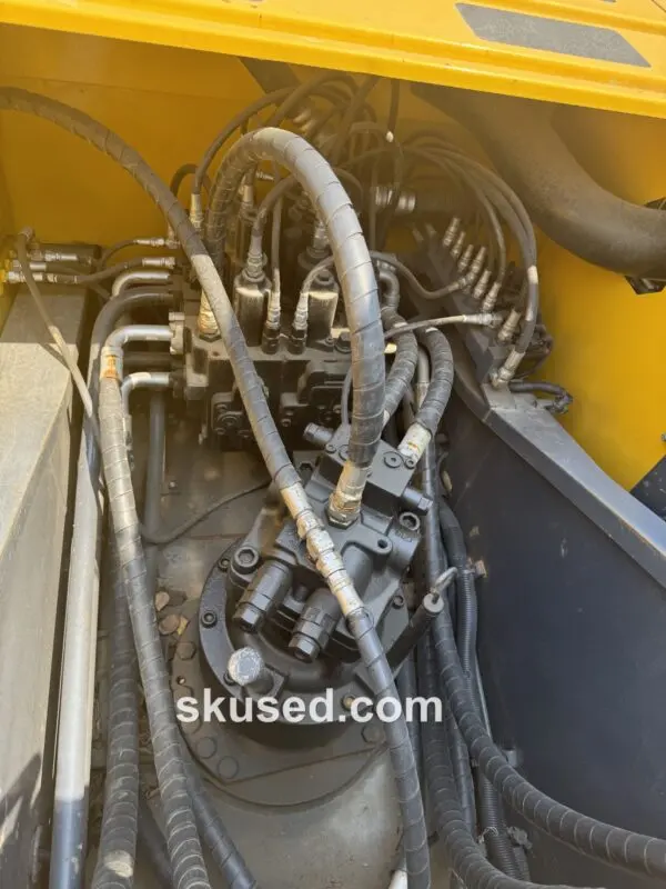 Kobelco-SK200D-Excavator-MOTOR