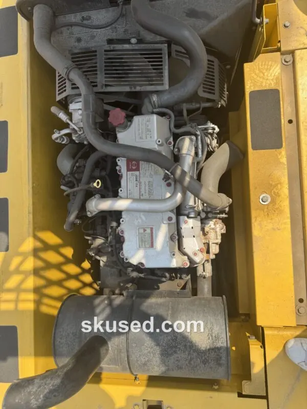 Kobelco-SK200D-Excavator-ENGINE