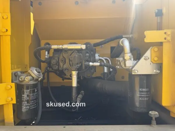 Kobelco-SK200D-Excavator-PUMP