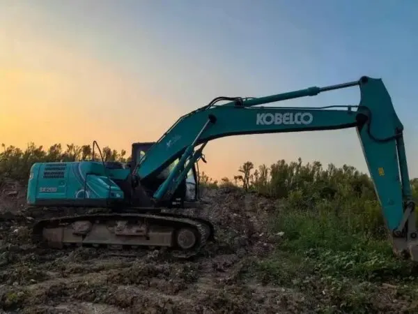 Kobelco-sk200super8-RIGHT