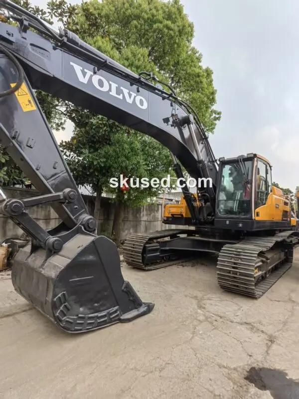 Volvo-EC380DL-Excavator-left