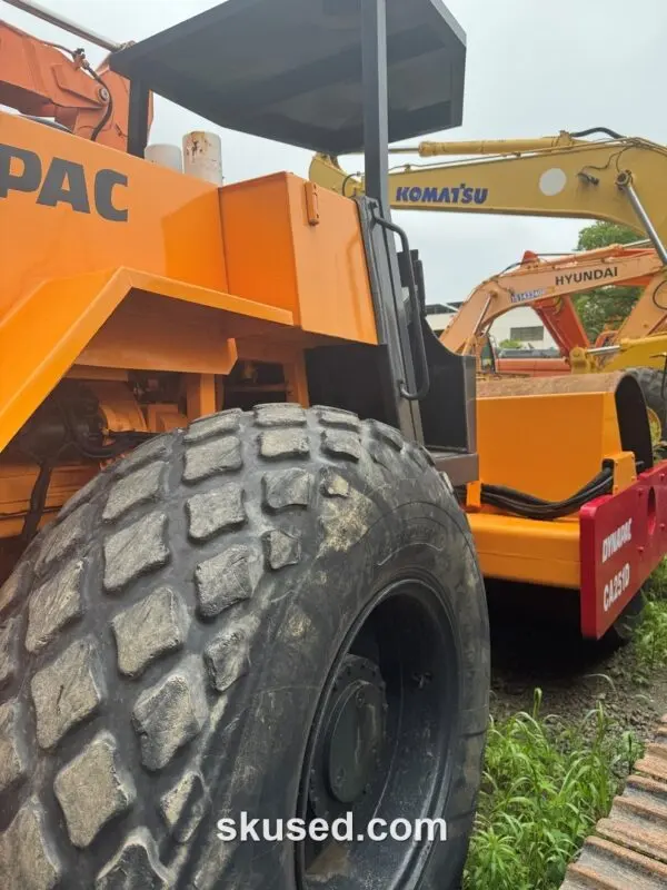 Used-Dynapac-CA251D-Road Roller-engine