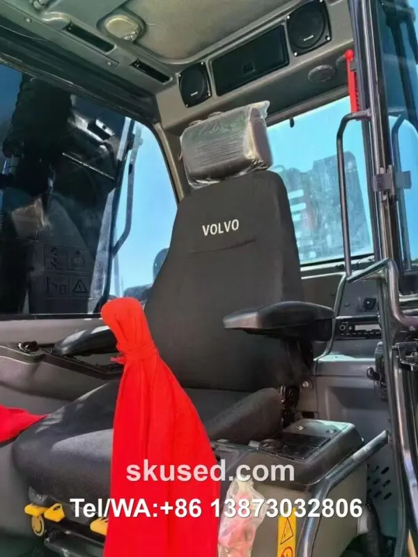 Used Volvo EC140 Excavator-driver room