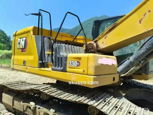 CAT-330GC-Excavator-sideview
