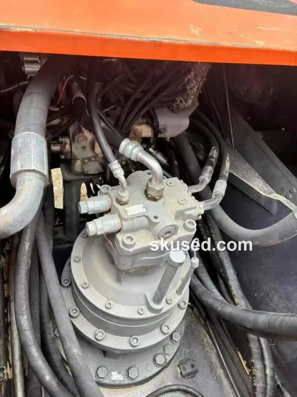 Hitachi-ZX350H-5G-Excavator-Motor