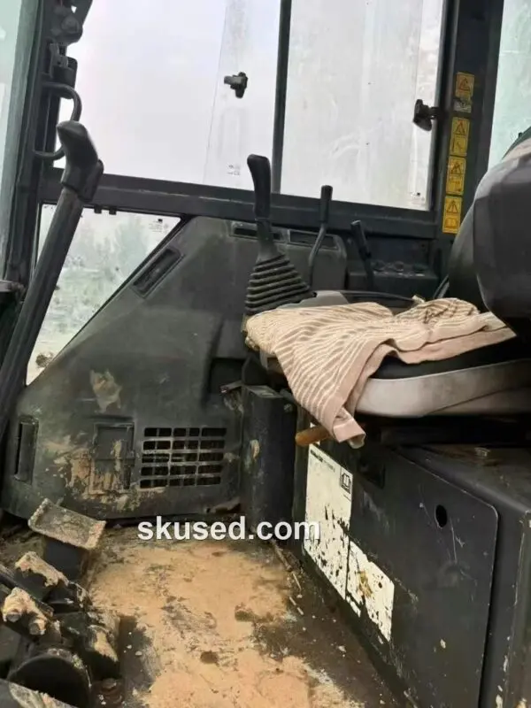 Komatsu-PC50MR-2-MiniExcavator-Driver room