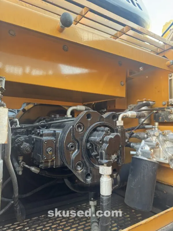 Sany-215C-Excavator-pump